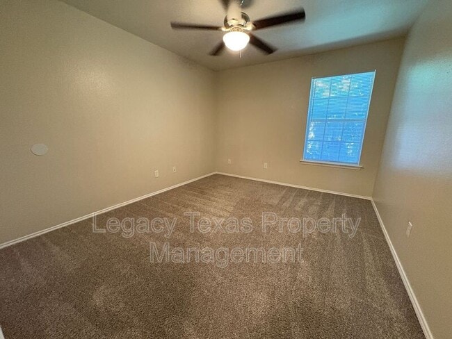 Building Photo - 641 Woodard Ave