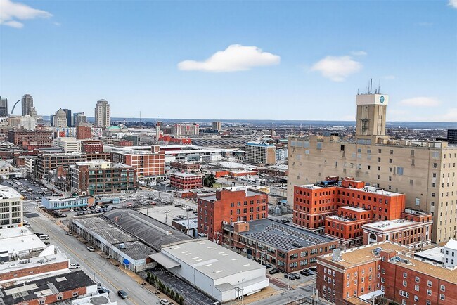 Building Photo - 2647 Locust St