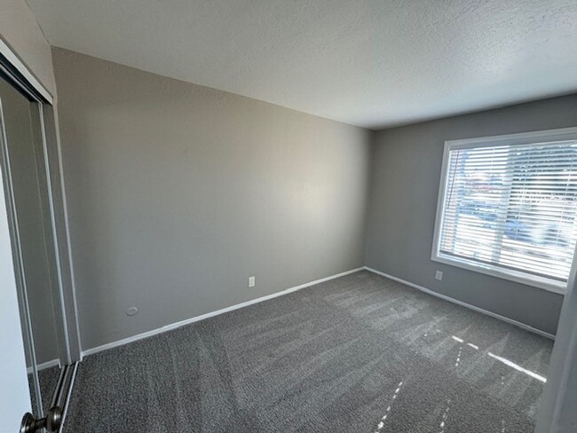 Building Photo - Fully Remodeled 3 Bedroom Townhome Availab...