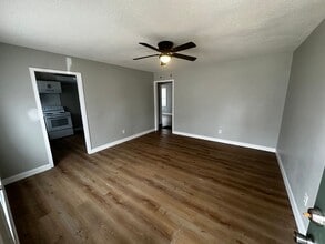 Building Photo - Fully Remodeled 2 Bed 1 Bath Duplex