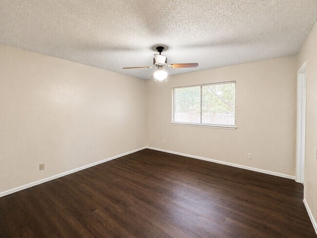 Building Photo - 5250 Galacino St