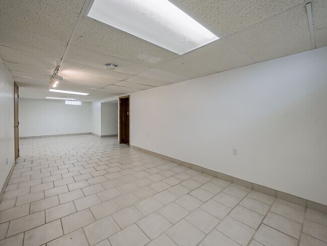 Building Photo - AVAILABLE NOW! Beautifully Updated 3-Bedroom Home with High-End Finishes!