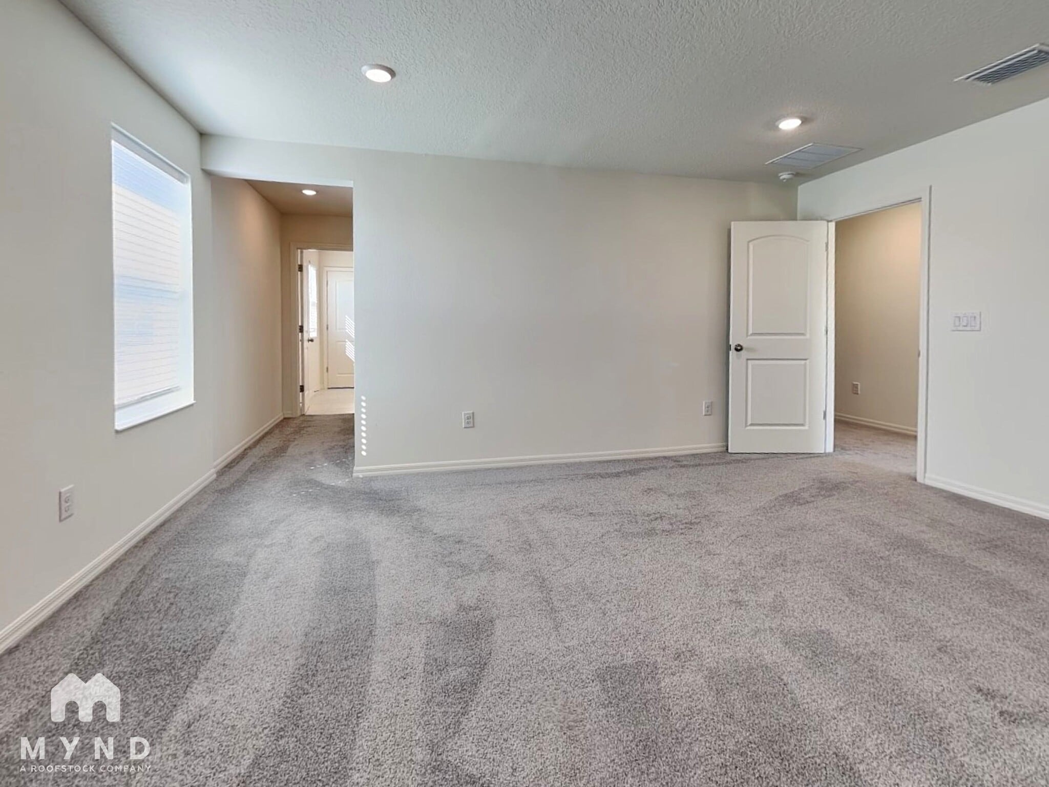 Building Photo - 37450 MacKenzie Dr