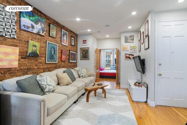 Primary Photo - 15 Lincoln Pl