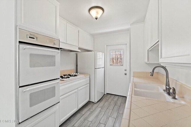 Building Photo - 3345 Porter Ln