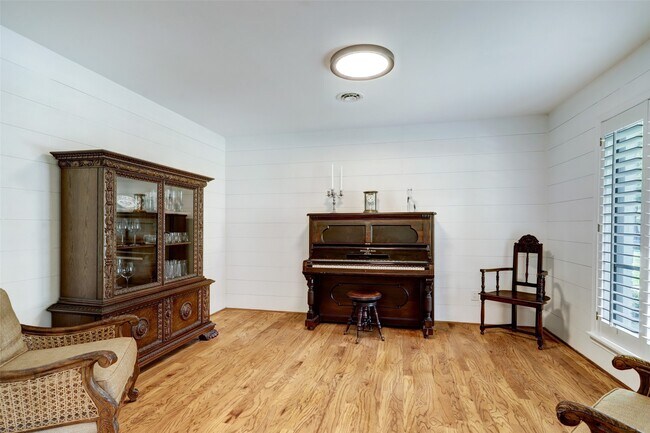 Building Photo - 12419 Mossycup Dr