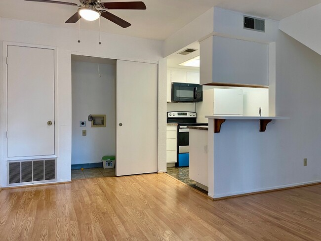 Building Photo - 1661 Pyrenees Ave