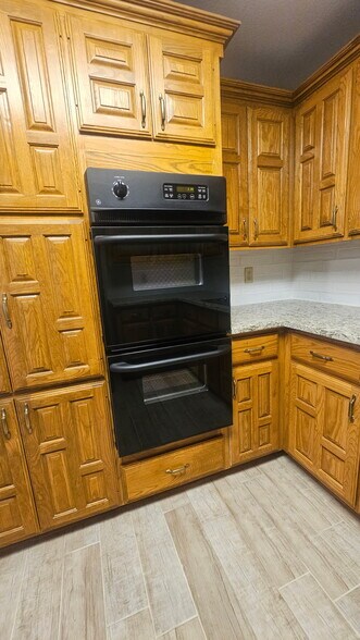 Double oven, look at that storage - 203 Bluebonnet St