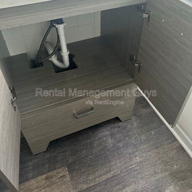 Building Photo - 2110 Fremont Ave N