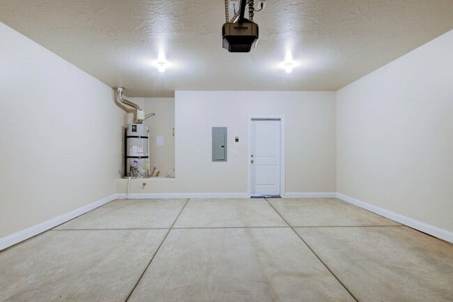 Building Photo - Shadow Cove Townhouse