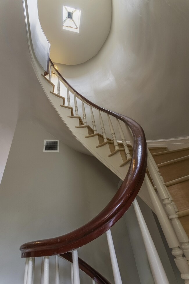 Building Photo - 154 Sussex St