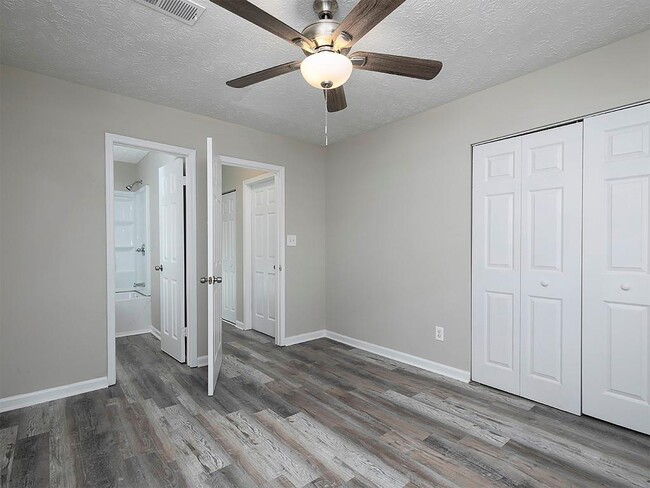 Building Photo - 3874 Mulkey Cir SW