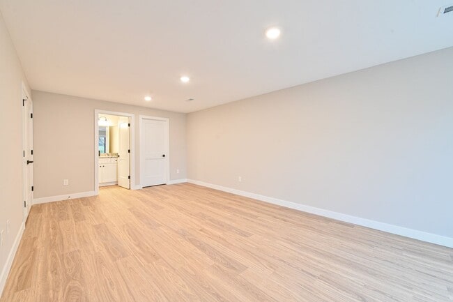 Building Photo - Walworth Townhomes