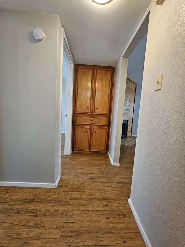 Building Photo - 402 SE 6th St