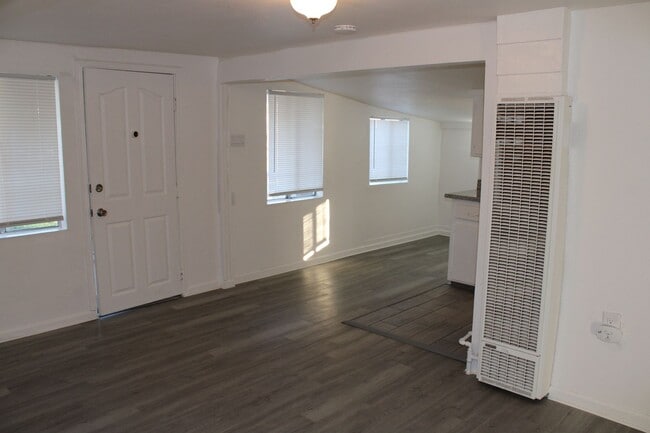 Building Photo - 1 Bedroom, 1 Bathroom House in Antioch with Washer/Dryer Hookup