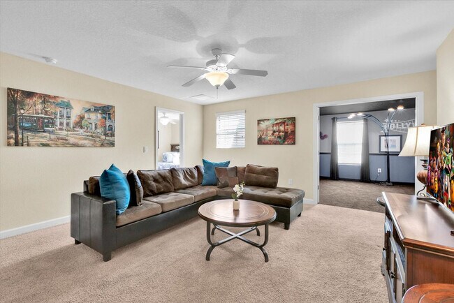 Building Photo - 1466 N Myrtlewood St