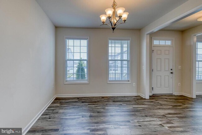 Building Photo - 336 Boxelder Dr
