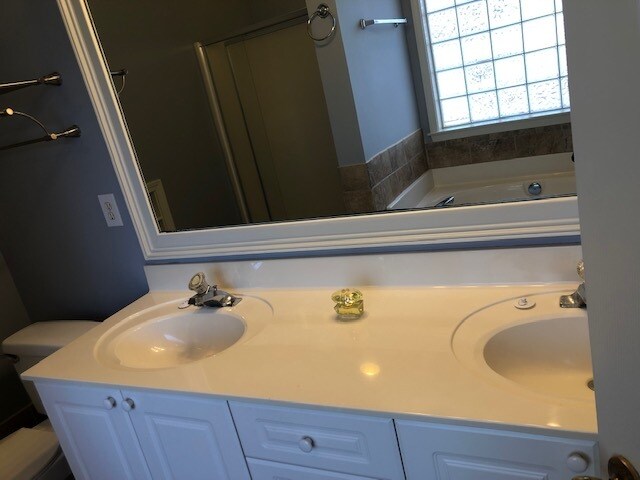 Building Photo - 905 Lowry Ct