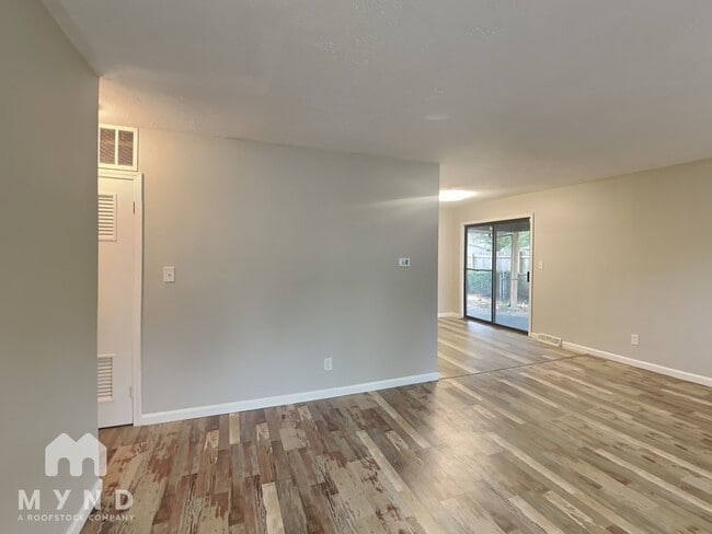 Building Photo - 4957 Betsy Dr