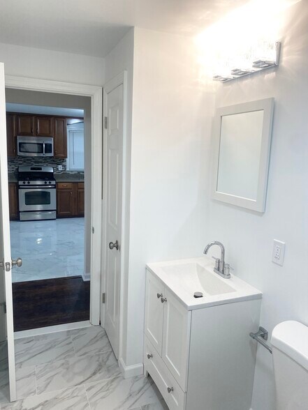 Building Photo - 317 Alexander Ave