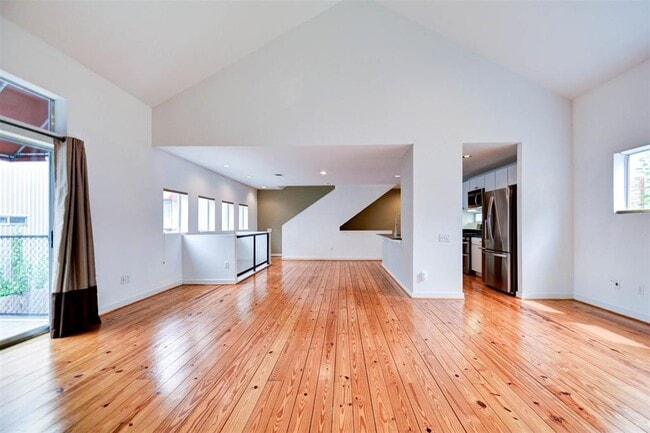 Building Photo - 822 Ruthven St