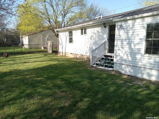 Building Photo - 648 Taylor Ave