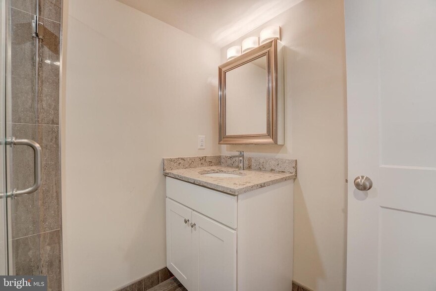 Building Photo - 1821 Carpenter St