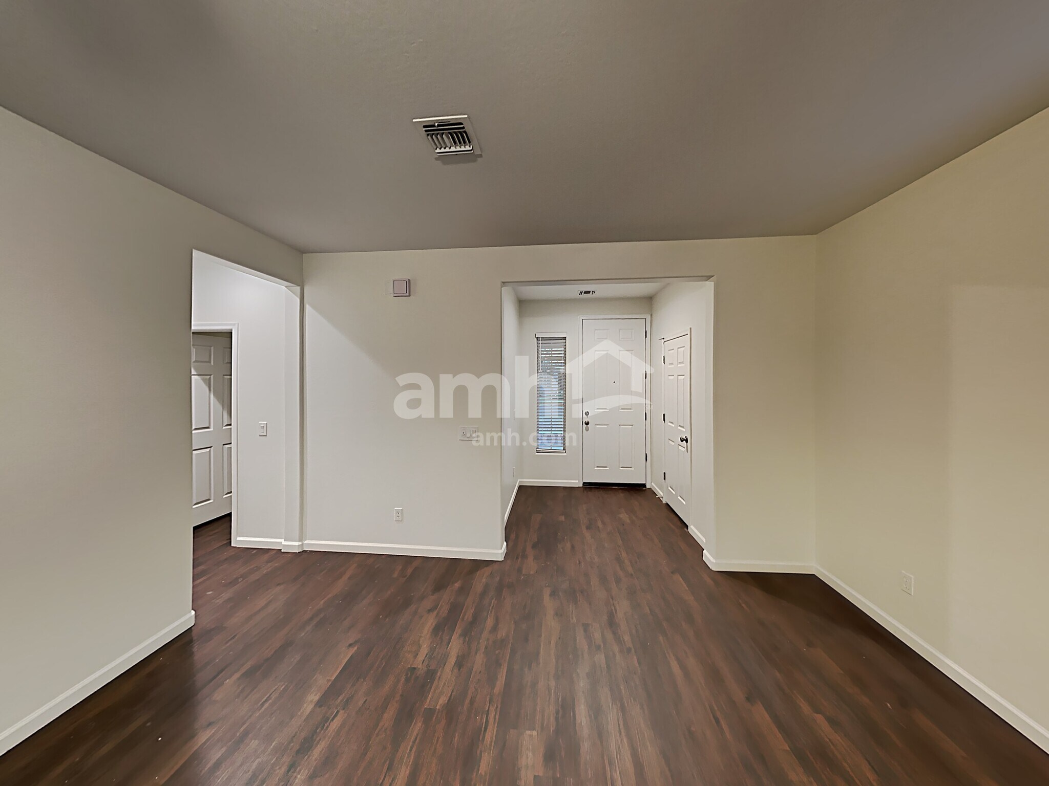 Building Photo - 1709 E Primavera Way