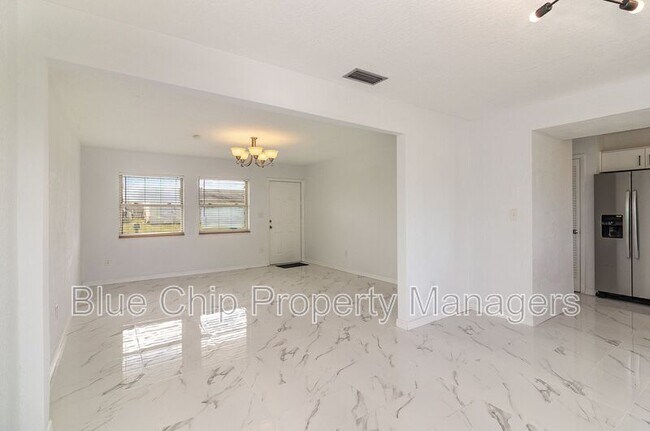 Building Photo - 921 Burn Dr NE