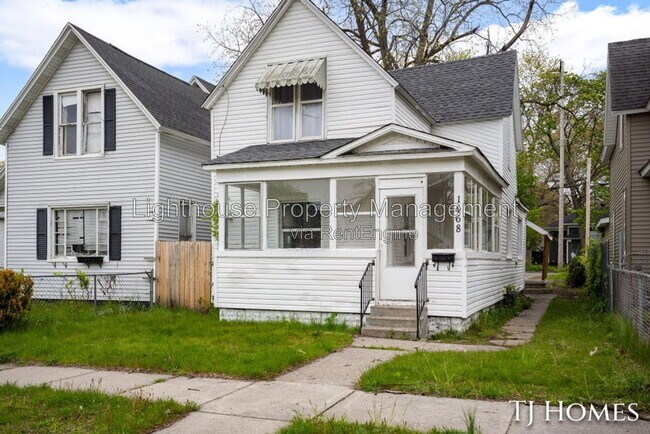 Building Photo - 1468 Jiroch St