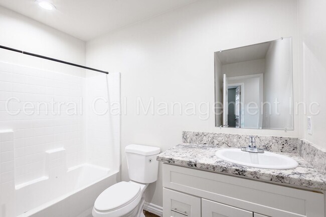 Building Photo - 541 Walker St