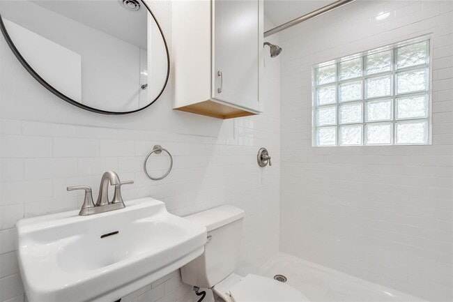Building Photo - 1202 W 22nd St