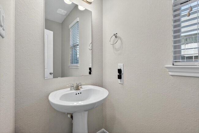 Building Photo - 31218 Pinebrook Falls Ln