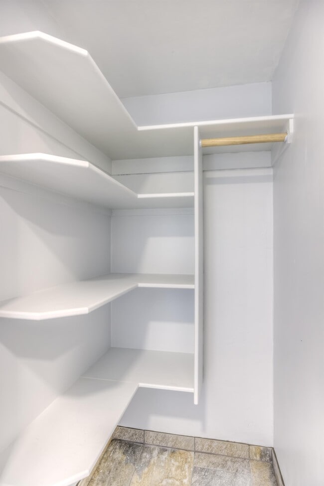 Building Photo - 417 E Jacinto St