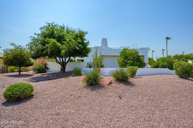Building Photo - 25810 N Abajo Dr