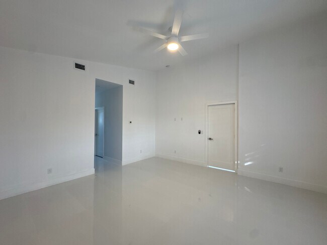 Building Photo - 1882 Coral Point Dr