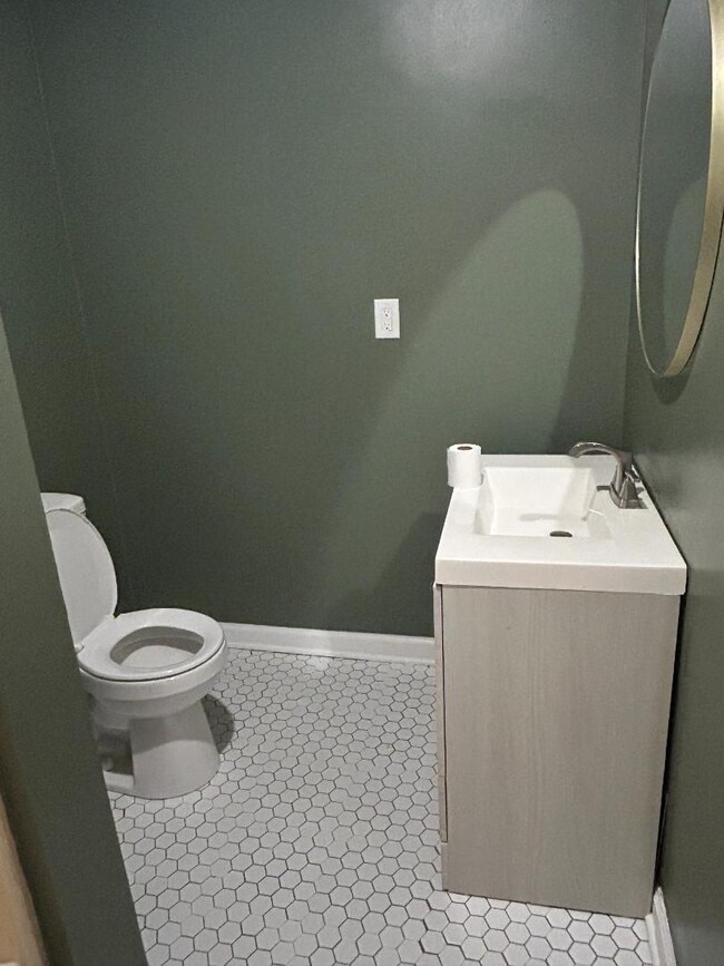 Building Photo - 1005 Bacon St