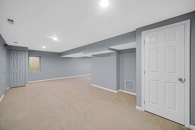 Building Photo - 436 W Parkside Dr