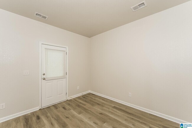 Building Photo - 950 Clover Cir