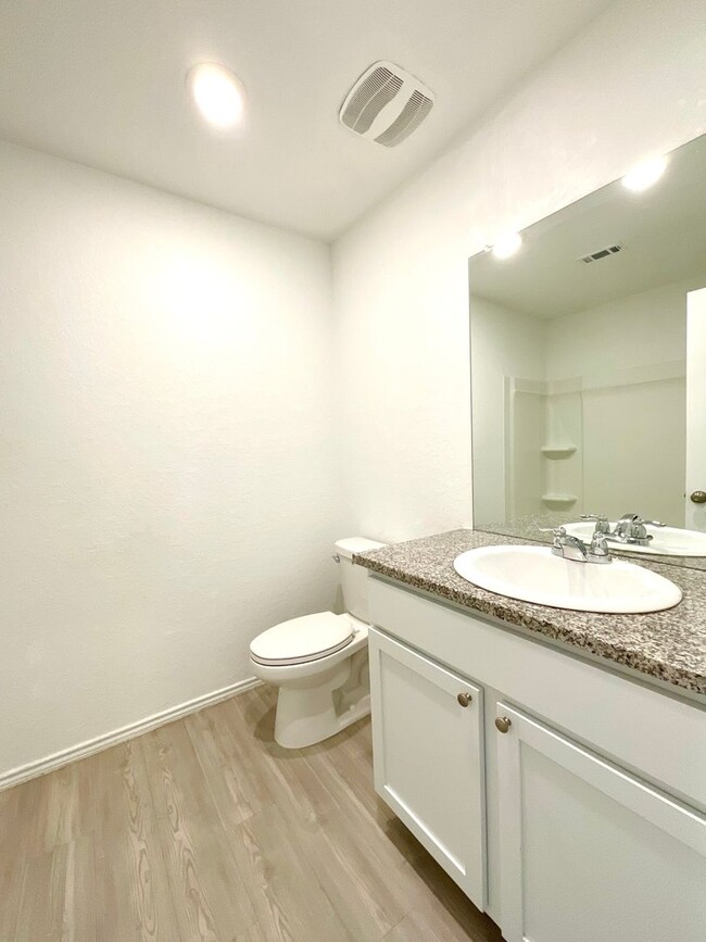 Building Photo - *MOVE IN SPECIAL* Beautiful 4BR/2BA Home with Fenced Yard & Garage!