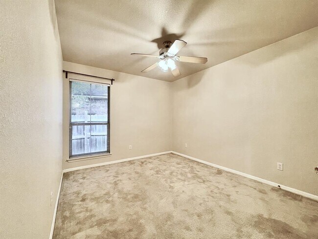 Building Photo - 1725 Dapplegrey Ln
