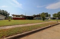 Building Photo - 420 Meadowbrook Ln