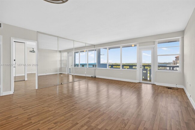 Building Photo - 3111 N Ocean Dr