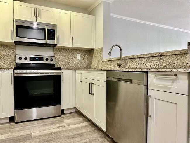 Building Photo - 15430 SW 82nd Ln