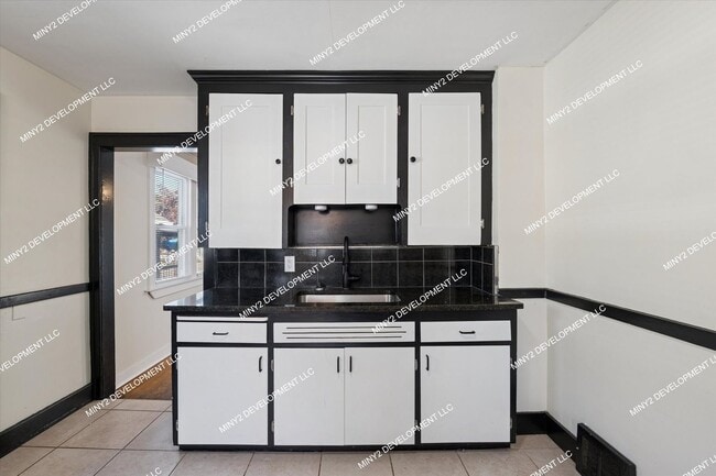 Building Photo - 22618 Maxine St