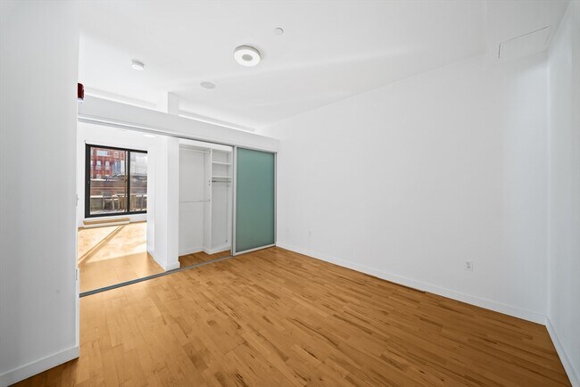 Building Photo - 346 Congress St