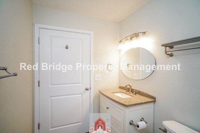 Building Photo - 4314 Southwest View Point Ter