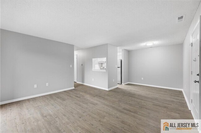 Building Photo - 2415 Ravens Crest Dr