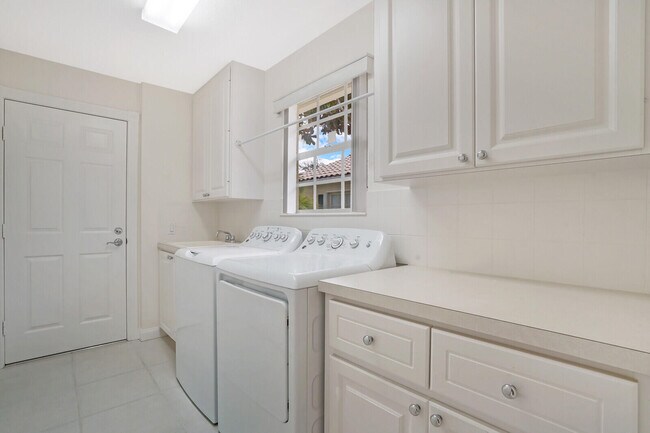 Building Photo - 8128 Montserrat Pl