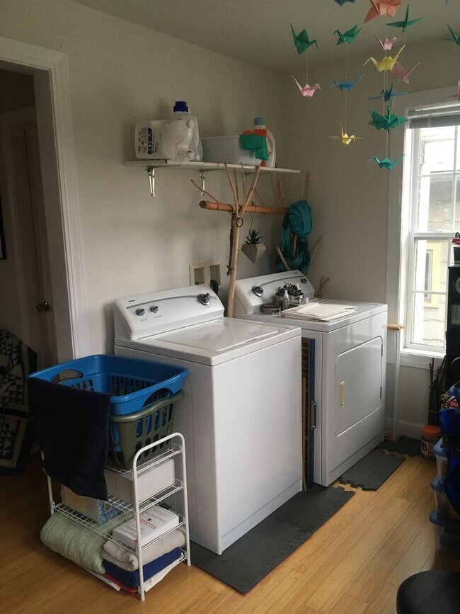 Building Photo - 205-207 N. Ingersoll Street